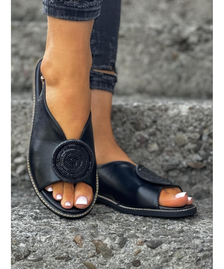 Klasyczne płaskie sandały z ozdobą BORGES BLACK